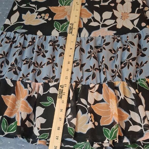 LOFT Floral Black and Cream Skirt size 12 NWT - Picture 6 of 6